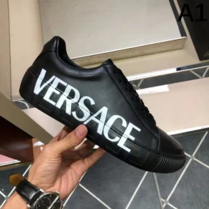 VERSACE ヴェルサーチェ 最終価格セール 2026 メンズ用 カジュアルシューズ 商品画像 1