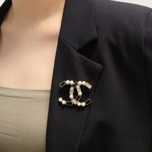 2026 CHANEL シャネル ブローチ 日本でも大人気のモデル 商品画像 1