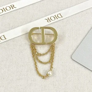 春夏に使えるおすすめトップス 2026 ブローチ DIOR ディオール 商品画像 1