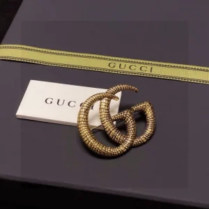 目を引くーデザインが特徴的 2026 ブローチ GUCCI グッチ 商品画像 1