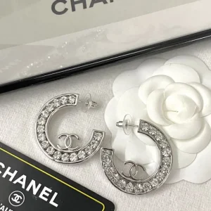 春に欠かせないアイテム 2026 イヤリング CHANEL シャネル 商品画像 1
