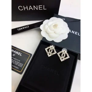 CHANEL シャネル ギフト最適期間限定 2026 イヤリング 商品画像 1