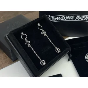 新作に一目惚れ 2026 イヤリング CHROME HEARTS クロムハーツ 商品画像 1