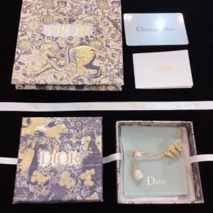 今季おすすめの話題作 2026 イヤリング DIOR ディオール 商品画像 1