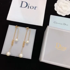 視線を集める今春新作 2026 イヤリング DIOR ディオール 商品画像 1