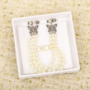 きれいめコーデに変身 2026 イヤリング DIOR ディオール 商品画像 1