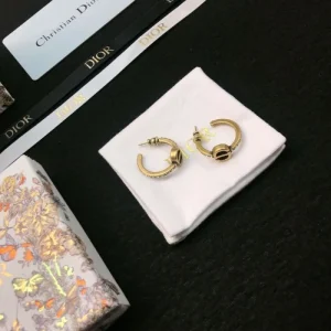 2026 DIOR ディオール イヤリング これからの季節、大活躍 商品画像 1
