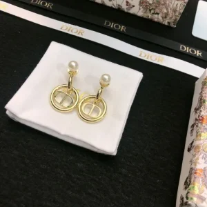 2026 DIOR ディオール イヤリング ファッションに新しい色 商品画像 1