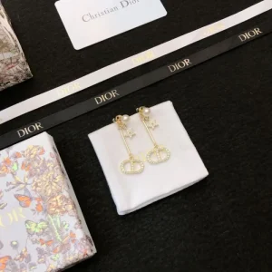 2026 DIOR ディオール イヤリング この夏押さえておきたい 商品画像 1