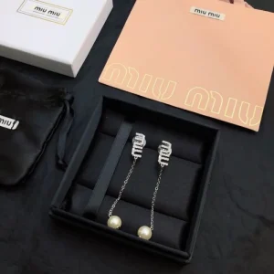 春色先取り 2026 イヤリング MIU MIU ミュウミュウ 商品画像 1