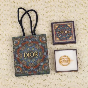 今シーズンのトレンドアイテム 2026 髪飾り DIOR ディオール 商品画像 1