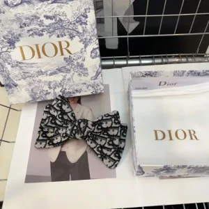 今年流の人気コーデ 2026 髪飾り DIOR ディオール 商品画像 1