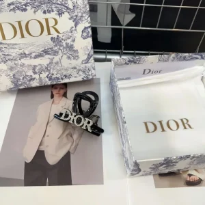 毎シーズン活躍する 2026 髪飾り DIOR ディオール 商品画像 1