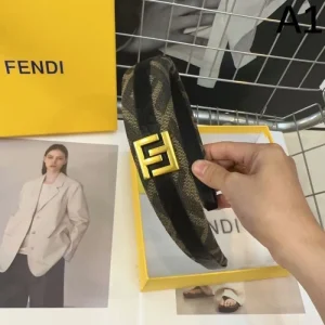 今季マストアイテム 2026 髪飾り FENDI フェンデイ 商品画像 1