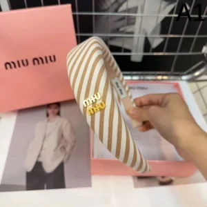 話題の夏季新作 2026 髪飾り MIU MIU ミュウミュウ 商品画像 1