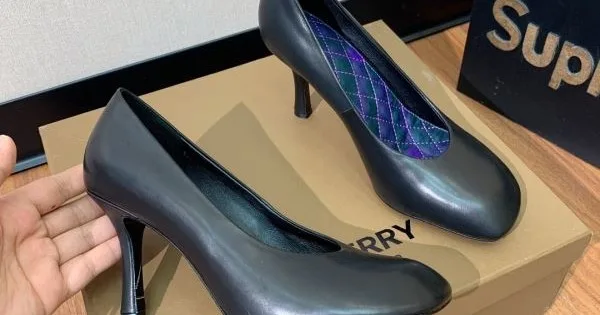 2026 この夏に大満喫できる BURBERRY バーバリー レディース ハイヒール 商品画像 12