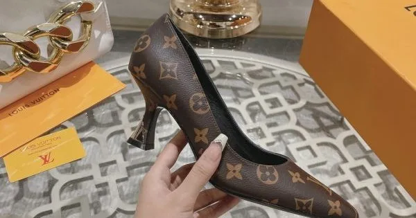 2026 プレゼントにも LOUIS VUITTON ルイヴィトン レディース ハイヒール 商品画像 12