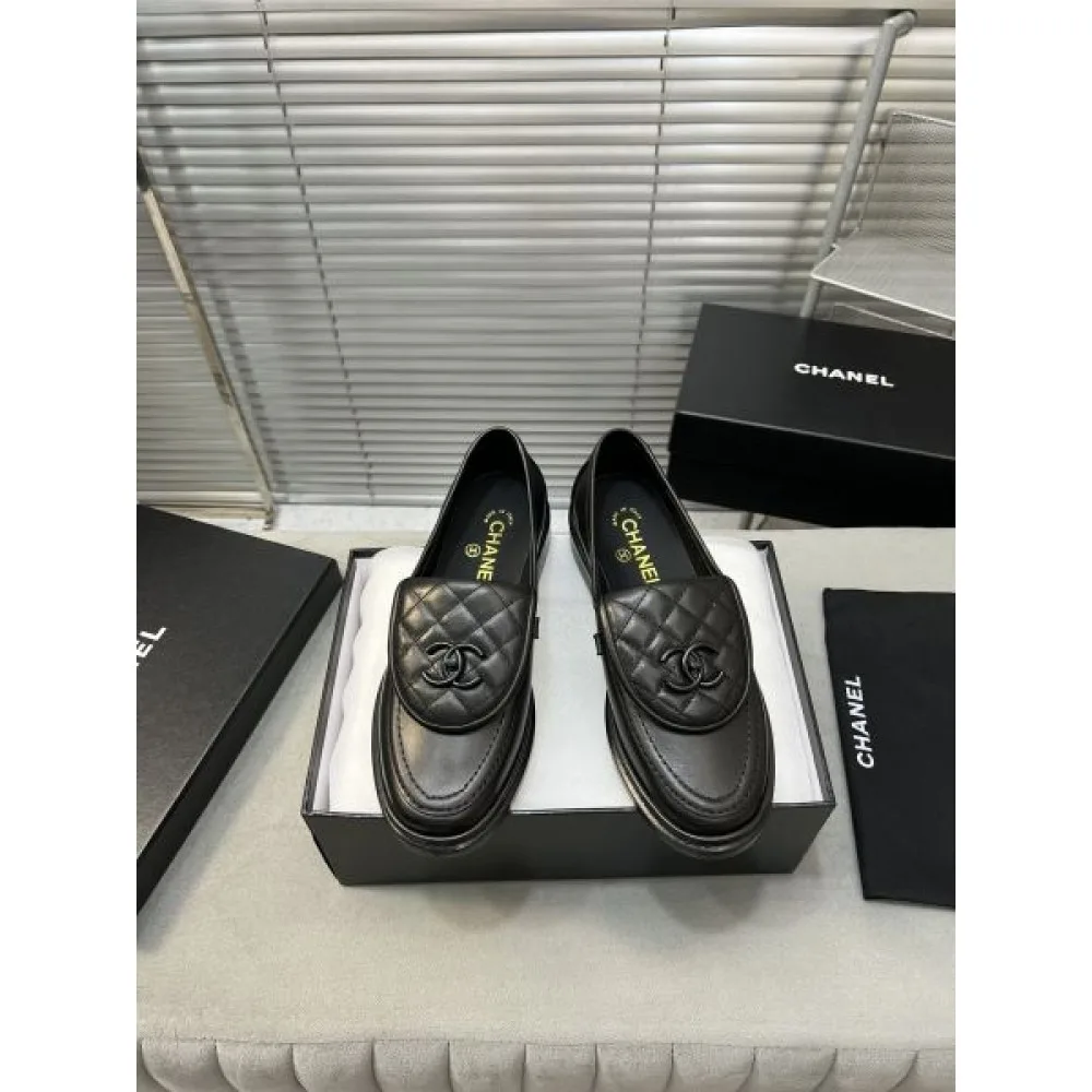 2026 ロゴが美しい CHANEL シャネル レディース用 カジュアルシューズ 商品画像 1