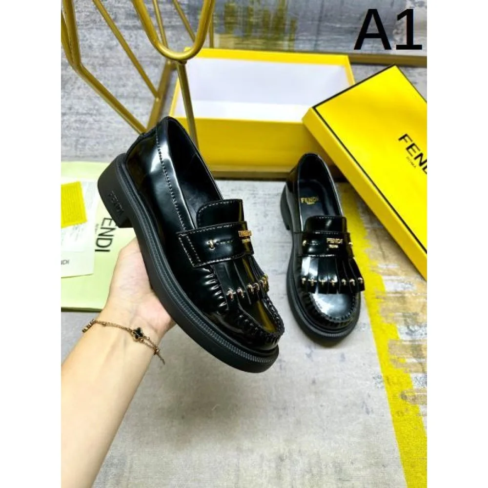 FENDI フェンデイ 2024FW レディース用 カジュアルシューズ お気に入りのスタイル 商品画像 1