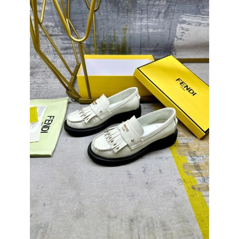 FENDI フェンデイ 2024FW レディース用 カジュアルシューズ お気に入りのスタイル 商品画像 3