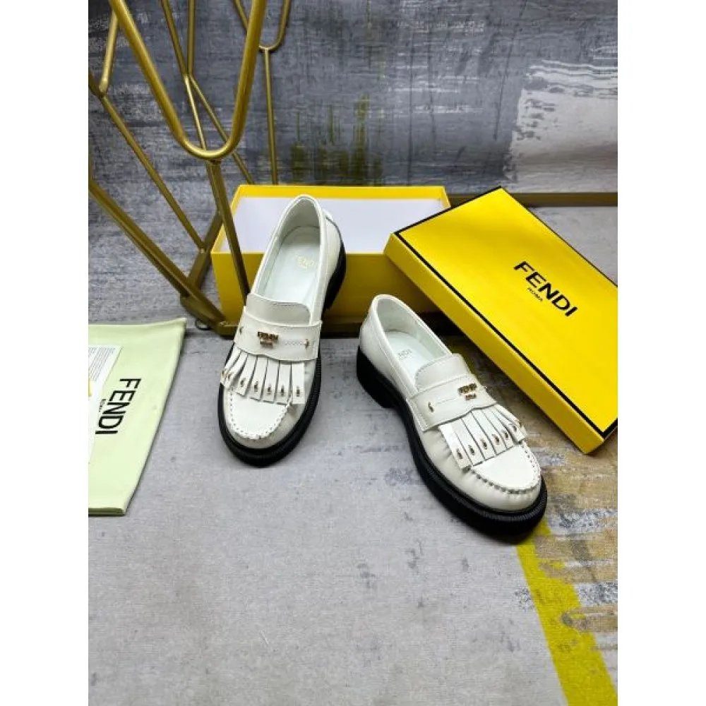FENDI フェンデイ 2024FW レディース用 カジュアルシューズ お気に入りのスタイル 商品画像 5