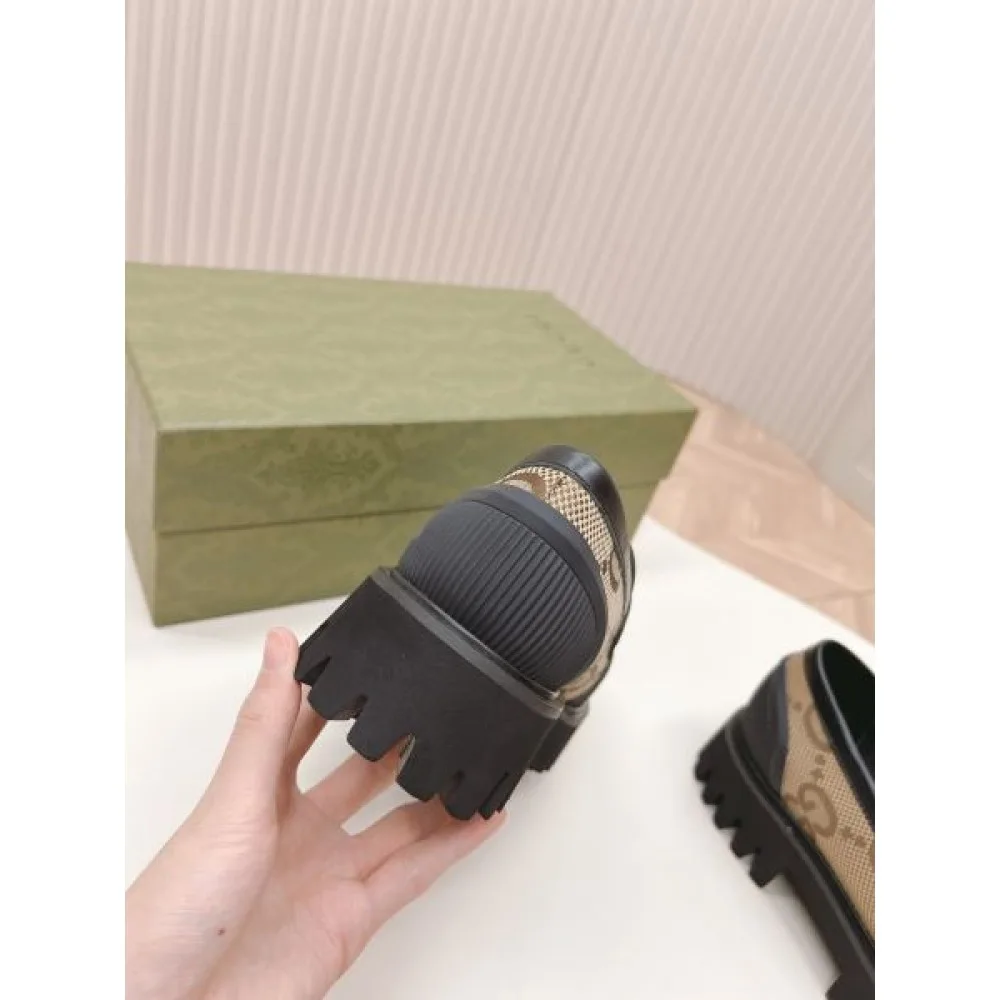 2026 着心地のいいサイズ感 GUCCI グッチ レディース用 カジュアルシューズ 商品画像 9