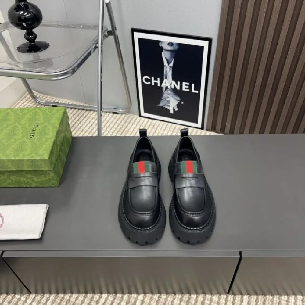 GUCCI グッチ 2024FW レディース用 カジュアルシューズ カジュアルめなコーデ 商品画像 3
