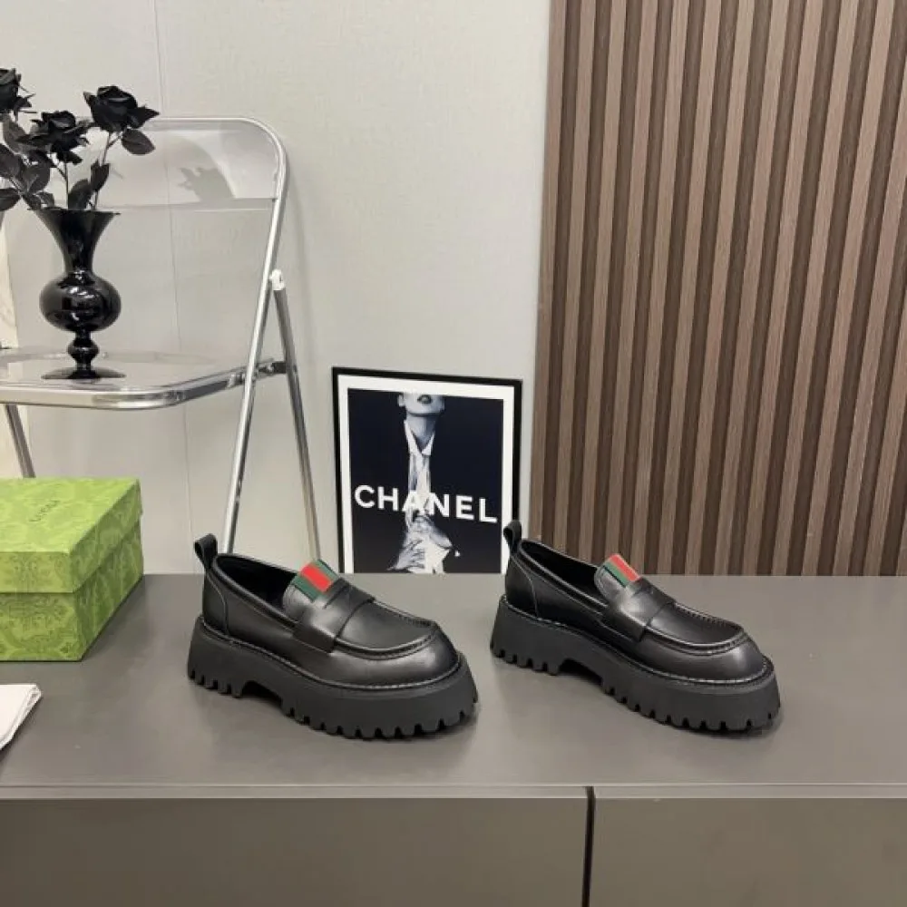 GUCCI グッチ 2024FW レディース用 カジュアルシューズ カジュアルめなコーデ 商品画像 4