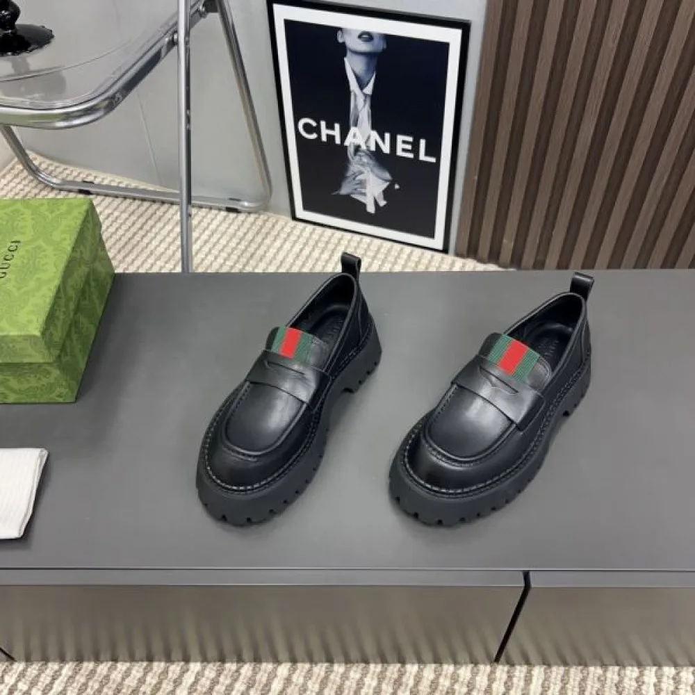 GUCCI グッチ 2024FW レディース用 カジュアルシューズ カジュアルめなコーデ 商品画像 5