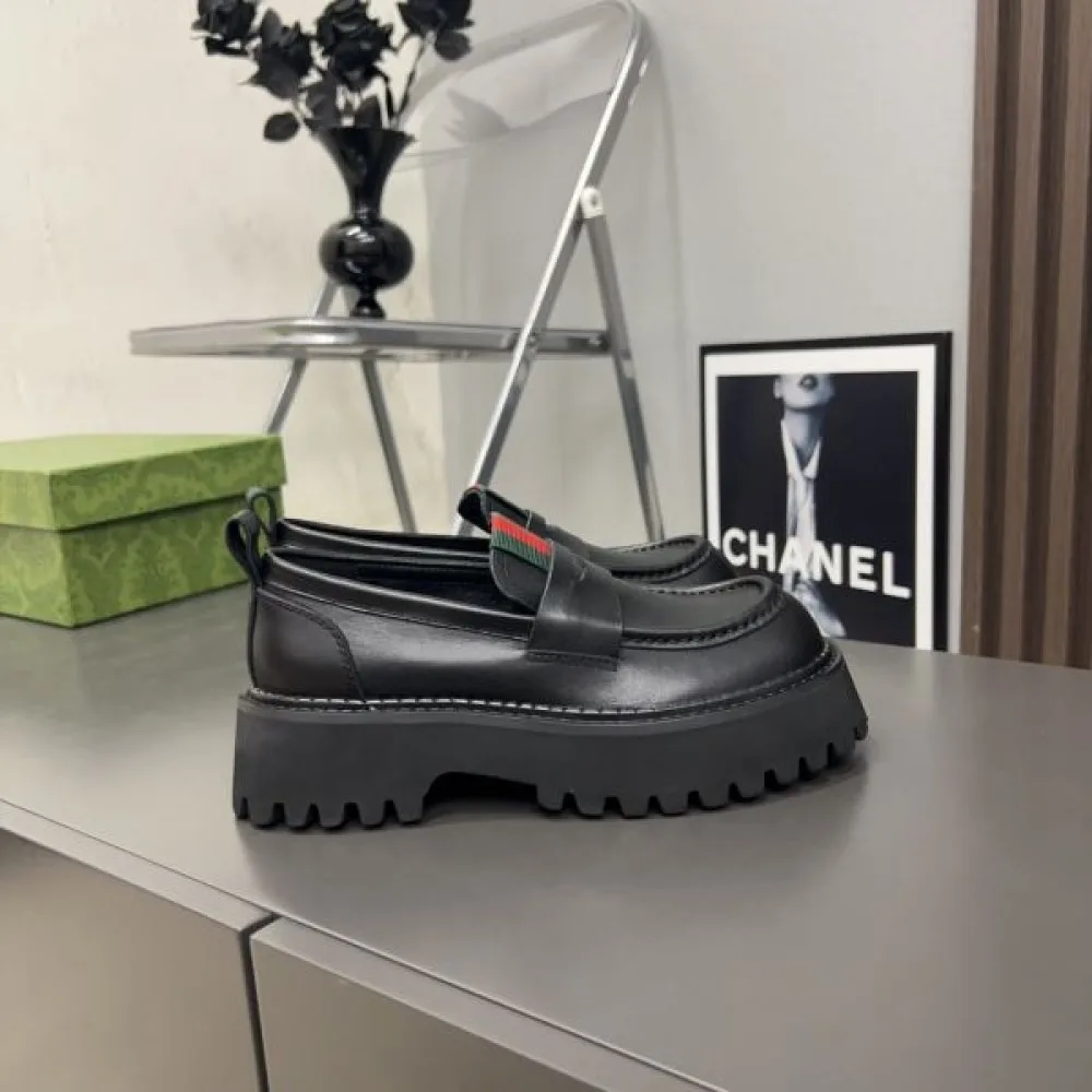 GUCCI グッチ 2024FW レディース用 カジュアルシューズ カジュアルめなコーデ 商品画像 6
