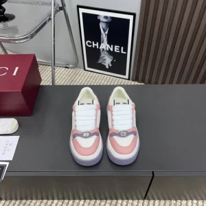 GUCCI グッチ 2024FW レディース用 カジュアルシューズ ファッション感が満点 商品画像 1