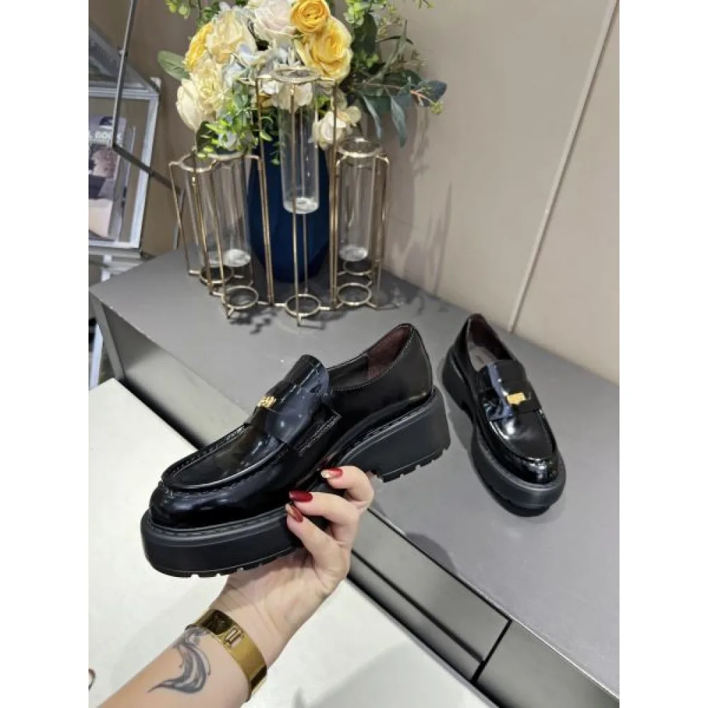 2026 ファッションの最先端! MIU MIU ミュウミュウ レディース用 カジュアルシューズ 商品画像 3