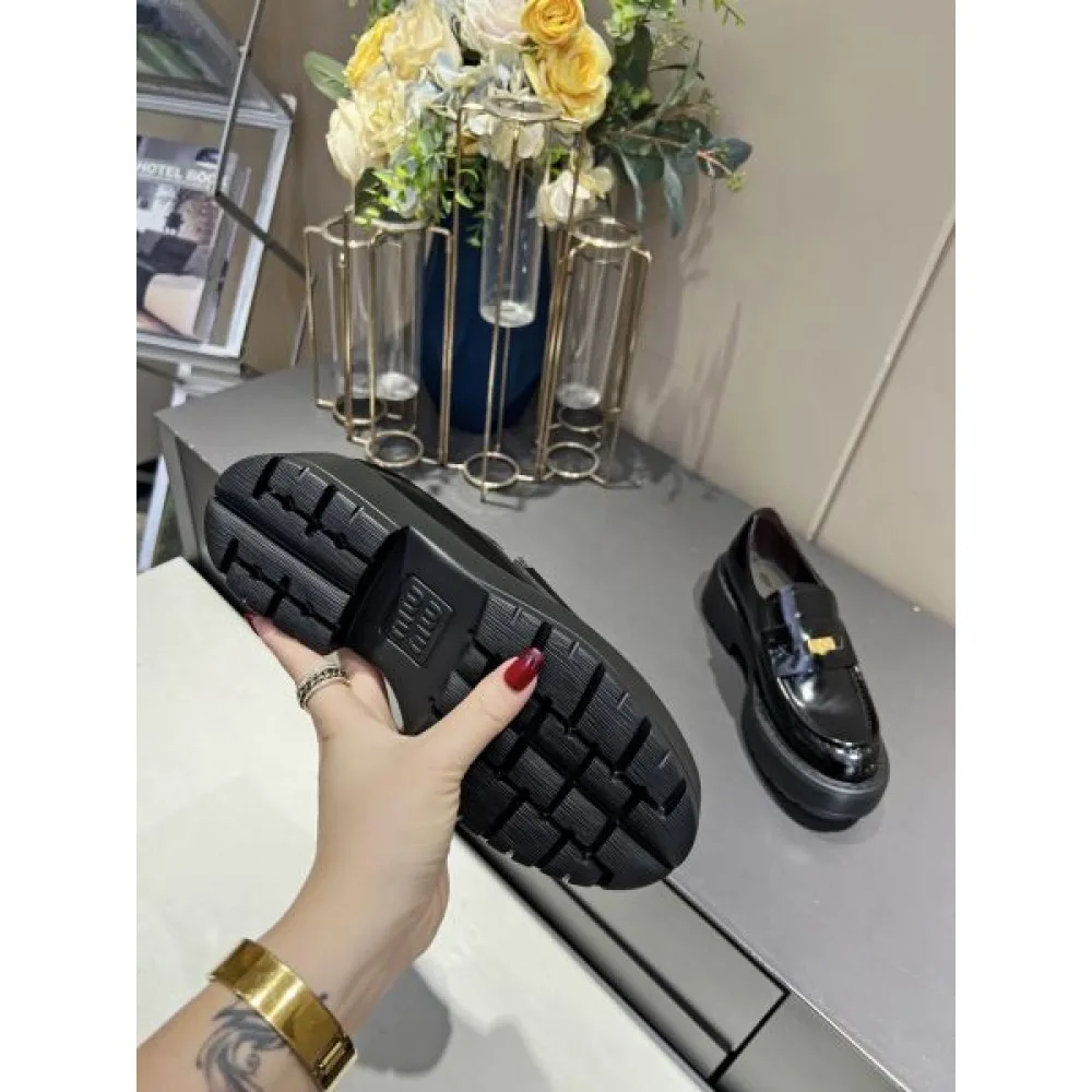 2026 ファッションの最先端! MIU MIU ミュウミュウ レディース用 カジュアルシューズ 商品画像 9