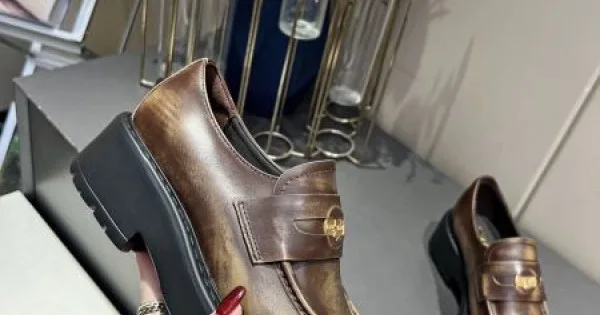 2026 ファッションの最先端! MIU MIU ミュウミュウ レディース用 カジュアルシューズ 商品画像 11