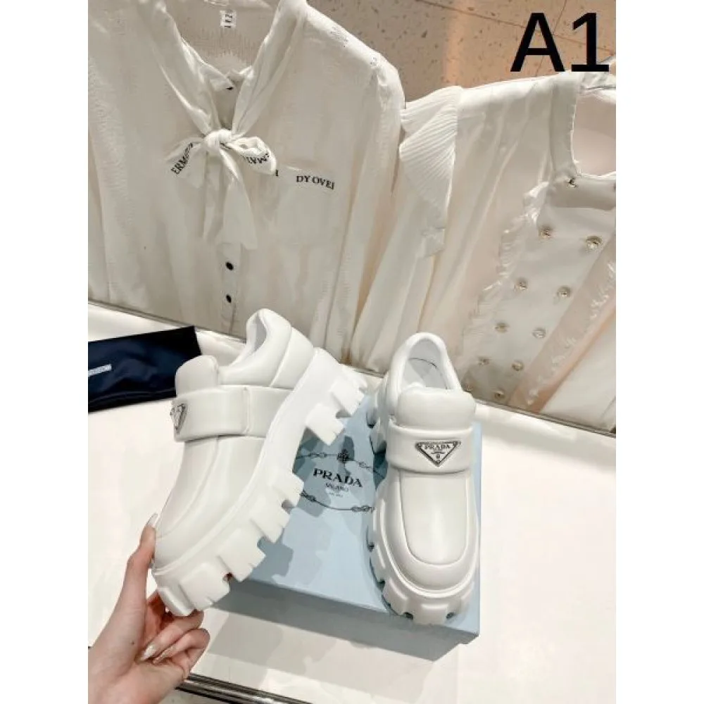2026 魅力の詰まったスタイル PRADA プラダ レディース用 カジュアルシューズ 商品画像 1