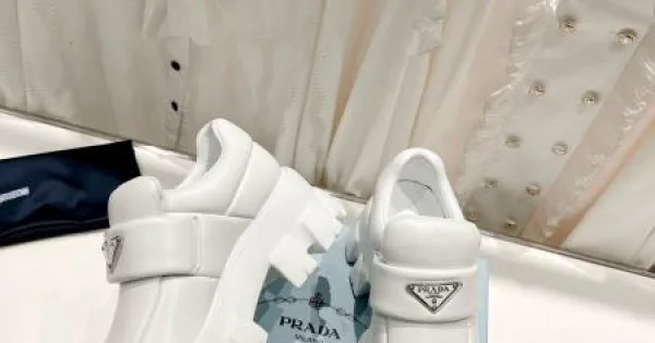 2026 魅力の詰まったスタイル PRADA プラダ レディース用 カジュアルシューズ 商品画像 11