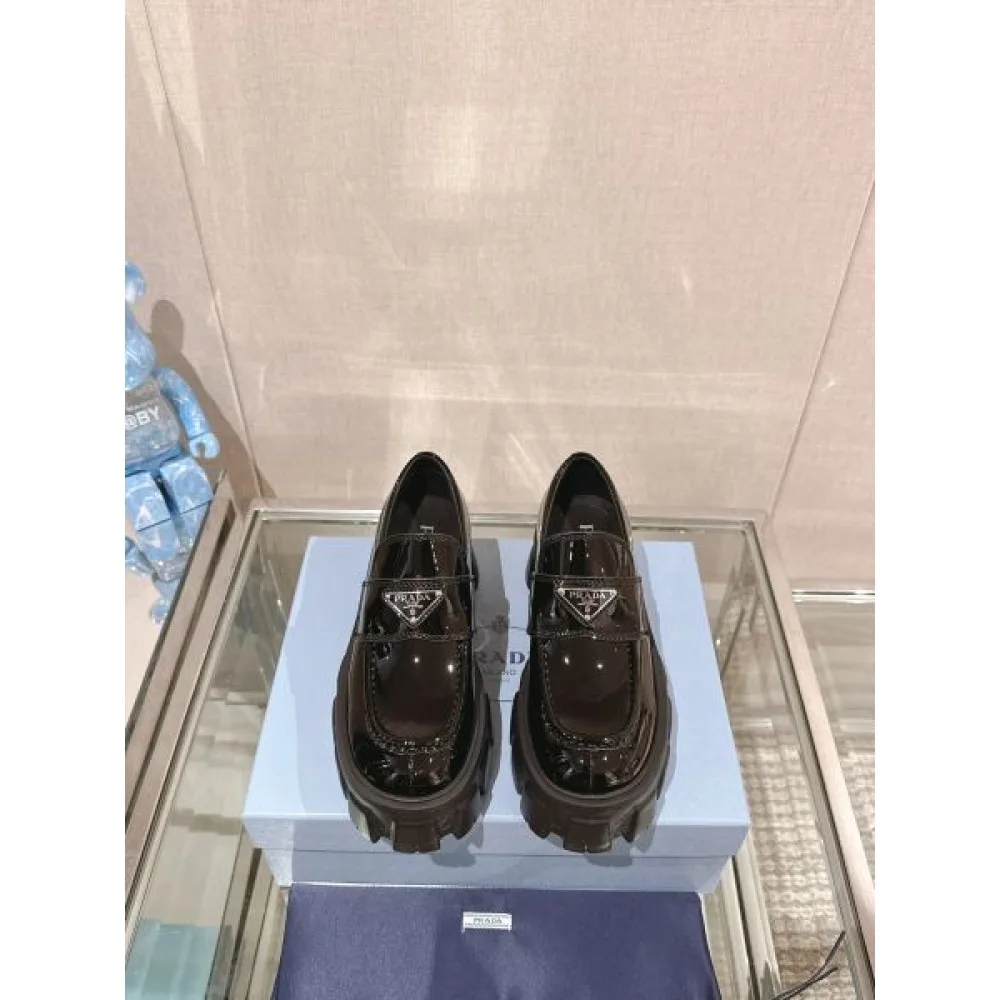 2026 見た目以上のかっこいい PRADA プラダ レディース用 カジュアルシューズ 商品画像 3