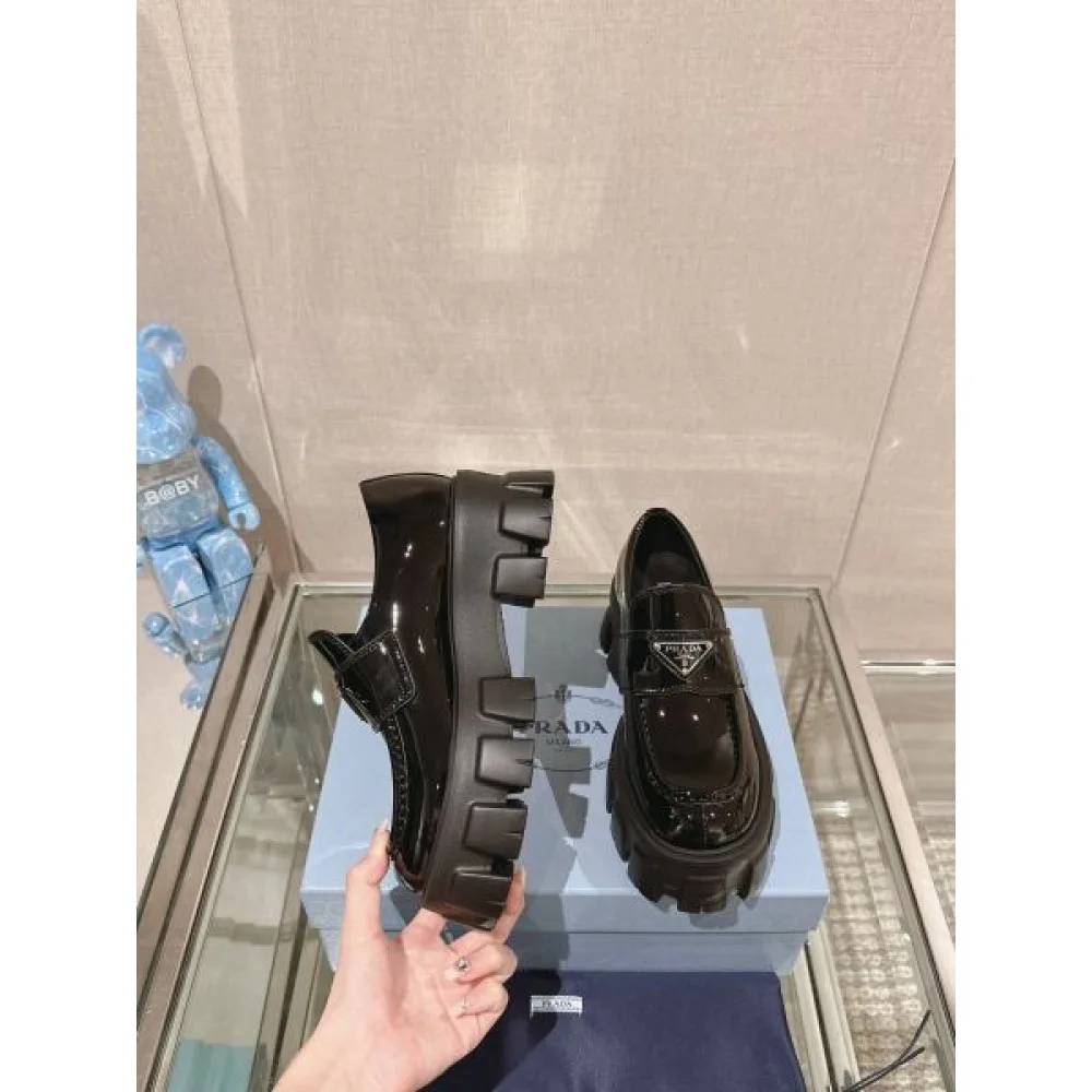 2026 見た目以上のかっこいい PRADA プラダ レディース用 カジュアルシューズ 商品画像 4