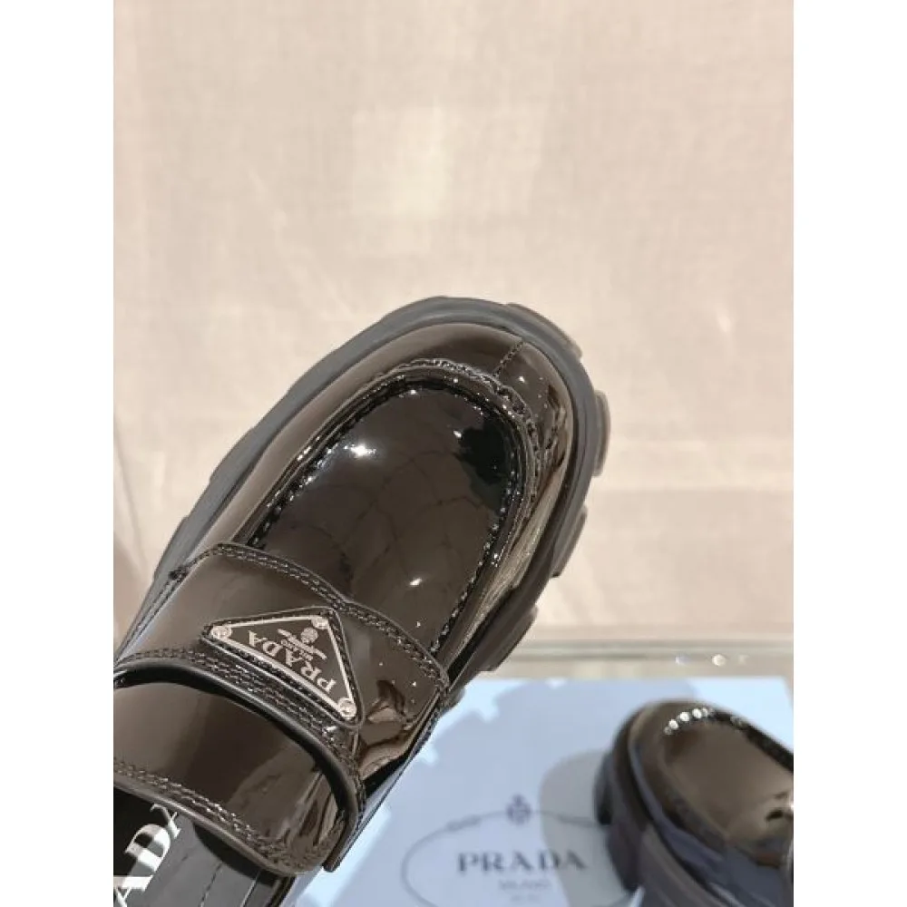 2026 見た目以上のかっこいい PRADA プラダ レディース用 カジュアルシューズ 商品画像 8