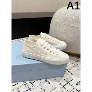 2026 即完売のアイテム PRADA プラダ レディース用 カジュアルシューズ 商品画像 1