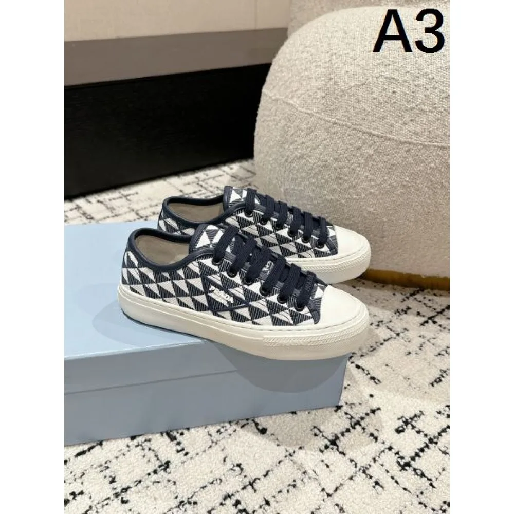 2026 即完売のアイテム PRADA プラダ レディース用 カジュアルシューズ 商品画像 3