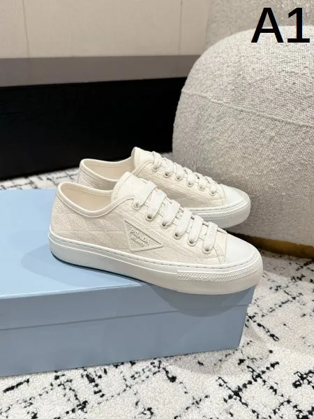 2026 即完売のアイテム PRADA プラダ レディース用 カジュアルシューズ 商品画像 11