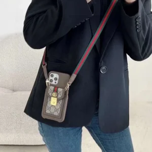 GUCCI グッチ 2026 雑誌も街も人気アイテム iphone携帯ケース 商品画像 1
