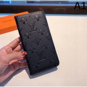 LOUIS VUITTON ルイヴィトン 2026 販売店舗限定モデル iphone携帯ケース 商品画像 1