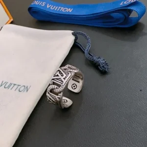 2026 LOUIS VUITTON ルイヴィトン リング 大人気カラー入荷! 商品画像 1