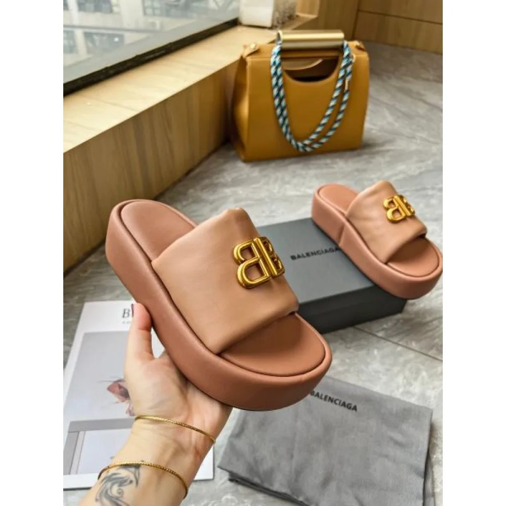 2026 根強い人気定番商品 BALENCIAGA バレンシアガ レディーススリッパ 商品画像 5