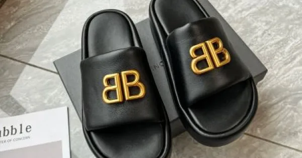 2026 根強い人気定番商品 BALENCIAGA バレンシアガ レディーススリッパ 商品画像 11