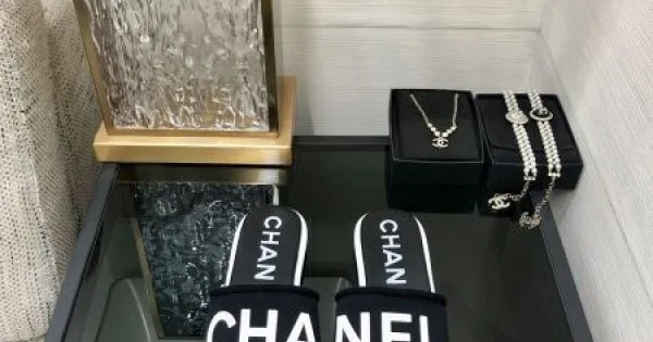 2026 着こなしが簡単につくれる CHANEL シャネル レディーススリッパ 商品画像 11