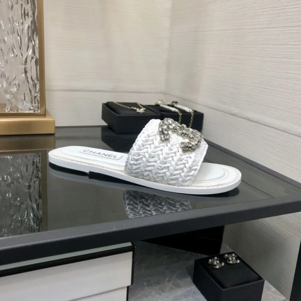 2026 インパクト抜群のデザイン CHANEL シャネル レディーススリッパ 商品画像 5