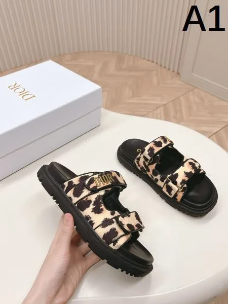 2026 使えて可愛いデザイン夏新品 DIOR ディオール レディーススリッパ 商品画像 11